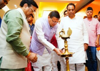 मुख्यमंत्री श्री पुष्कर सिंह धामी ने रविवार को देहरादून के एक स्थानीय होटल में आयोजित “व्यापारी सम्मेलन” में बतौर मुख्य अतिथि प्रतिभाग किया