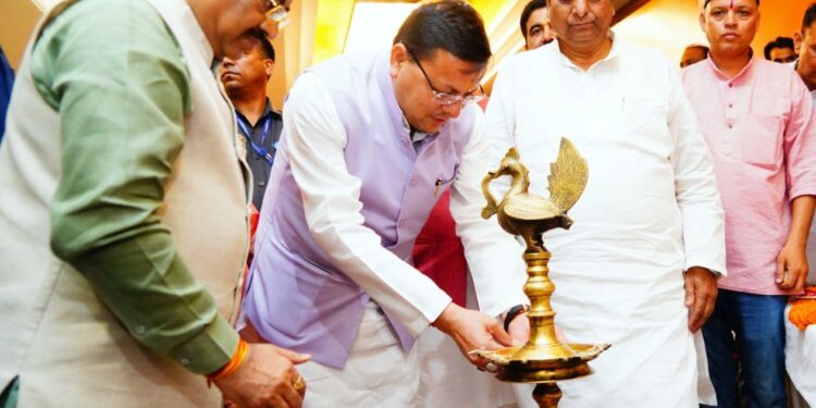 मुख्यमंत्री श्री पुष्कर सिंह धामी ने रविवार को देहरादून के एक स्थानीय होटल में आयोजित “व्यापारी सम्मेलन” में बतौर मुख्य अतिथि प्रतिभाग किया