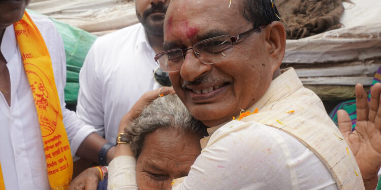 शिवराज सरकार ने बढ़ाया गरीबों का सम्मान, मध्यप्रदेश में 15.94 प्रतिशत लोग गरीबी सीमा से बाहर